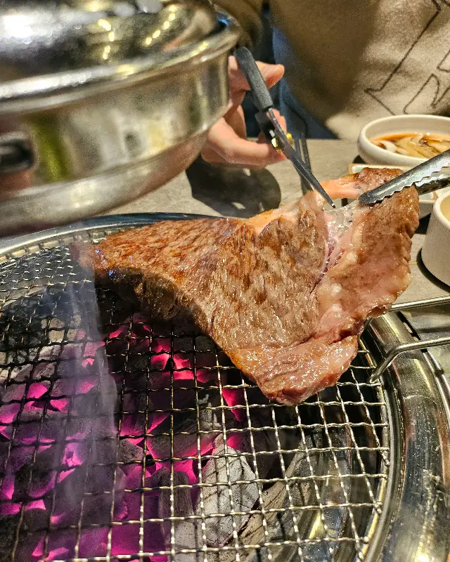 잘 익은 한우 한 점
