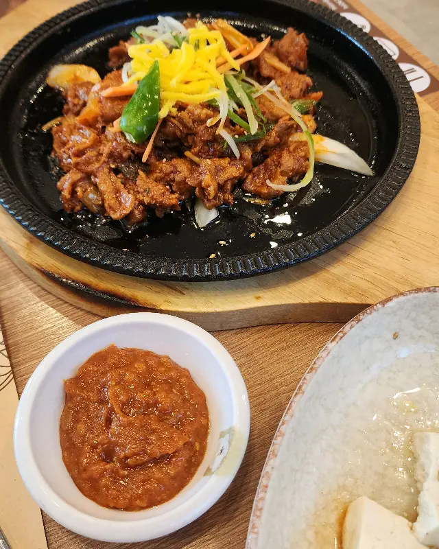 매콤한 양념이 매력적인 제육볶음