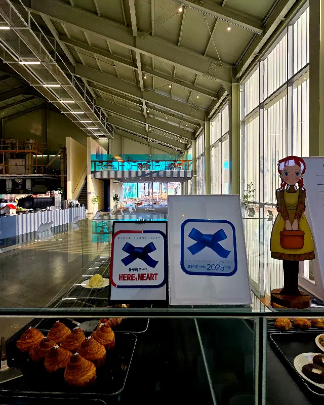 카페 내부 전경