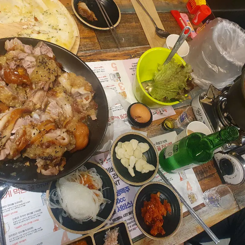 푸짐한 족발 한 상 차림