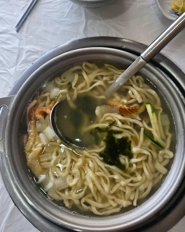 푸짐한 바지락칼국수