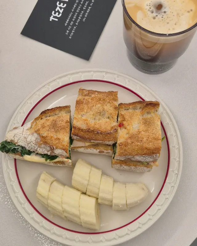 샌드위치와 커피