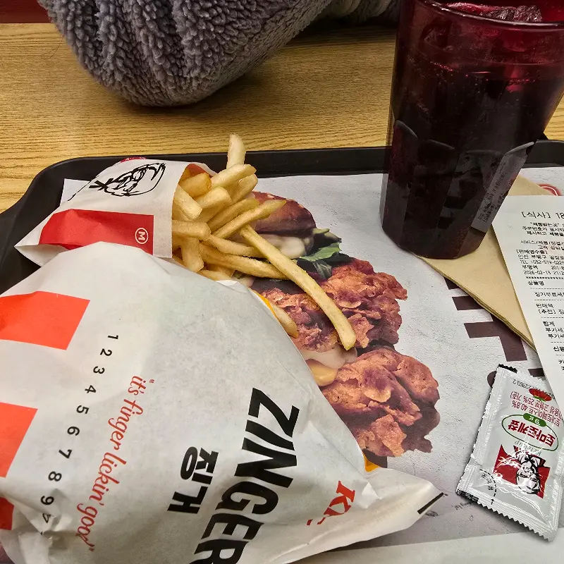 햄버거, 감자튀김, 콜라 완벽한 조합