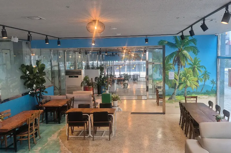 샤갈의 마을 갈매점 내부 전경