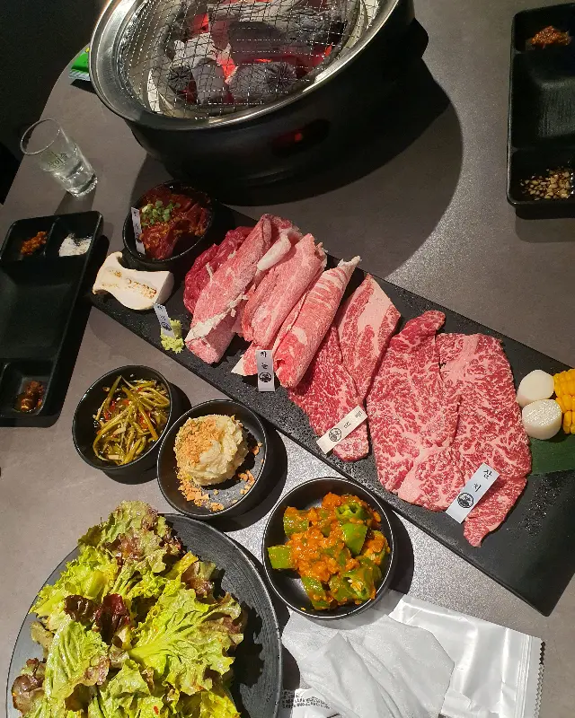 우주화로구이의 푸짐한 한 상 차림