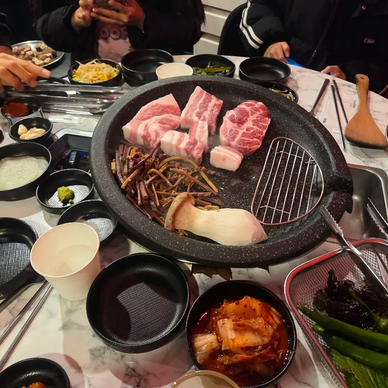 푸짐하게 차려진 한 상 차림