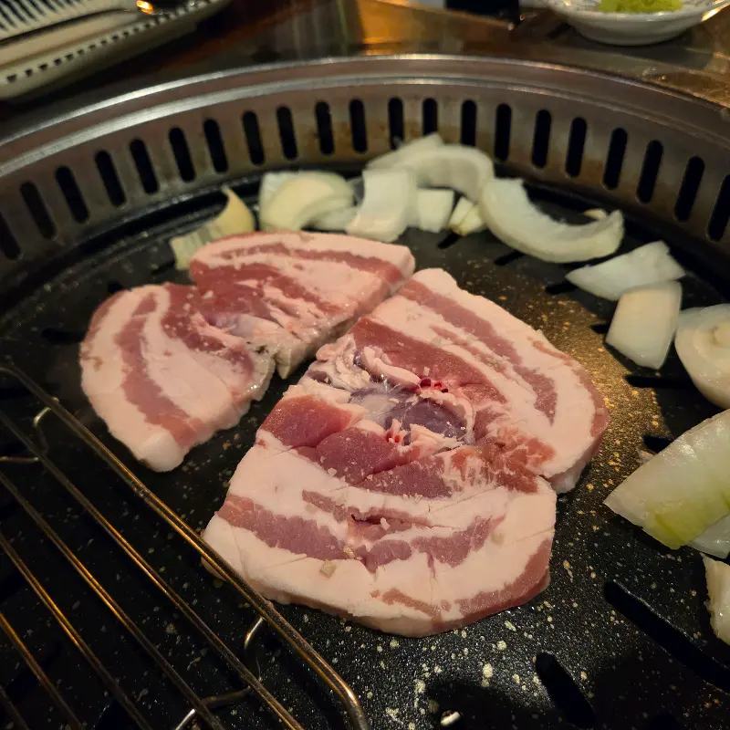 맛있게 구워진 삼겹살