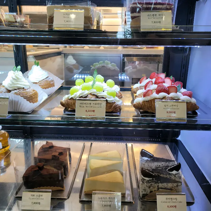 온더선셋 케이크 쇼케이스