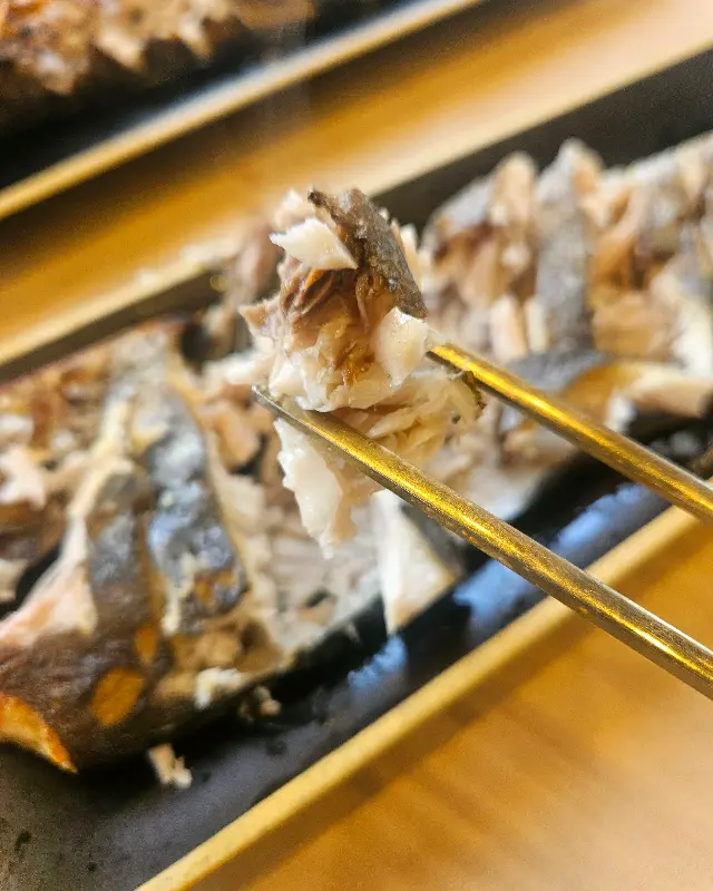 촉촉한 고등어 살점