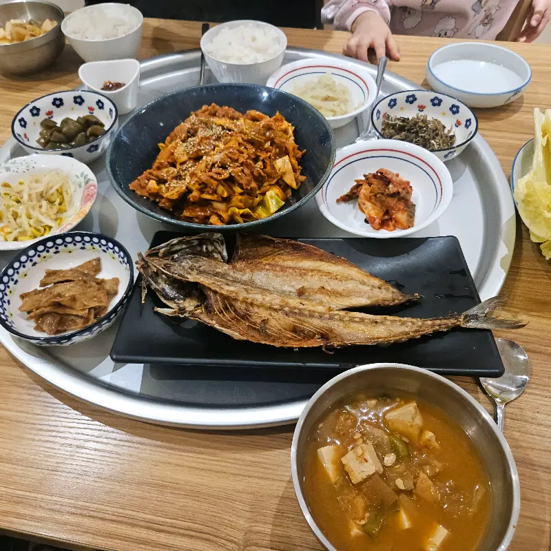 소담소담 푸짐한 한 상 차림