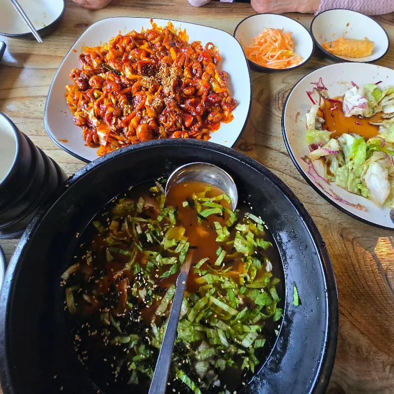 홍기와쭈꾸미에서 즐거운 식사