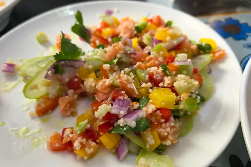 색감이 다채로운 샐러드