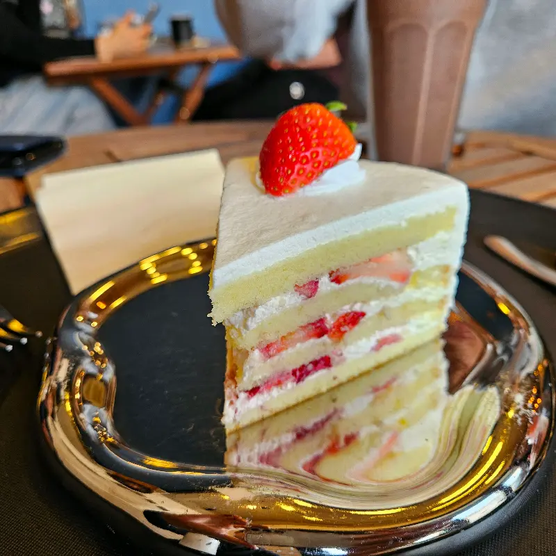 생딸기 쇼트케이크 단면