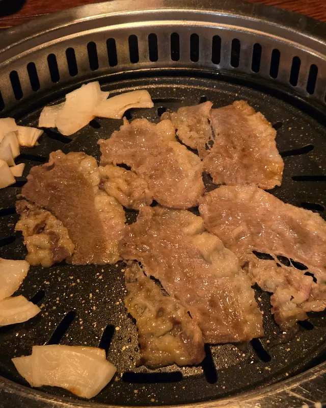 노릇하게 구워진 우삼겹