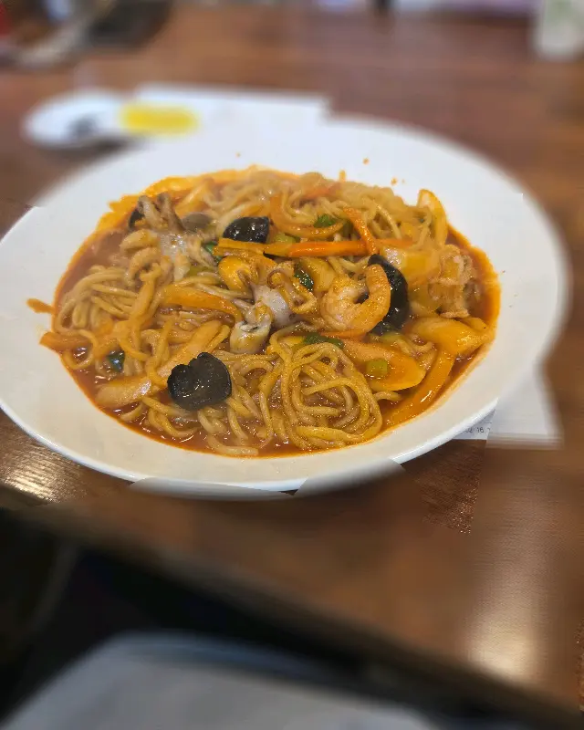 해물이 듬뿍 들어간 또 다른 요리