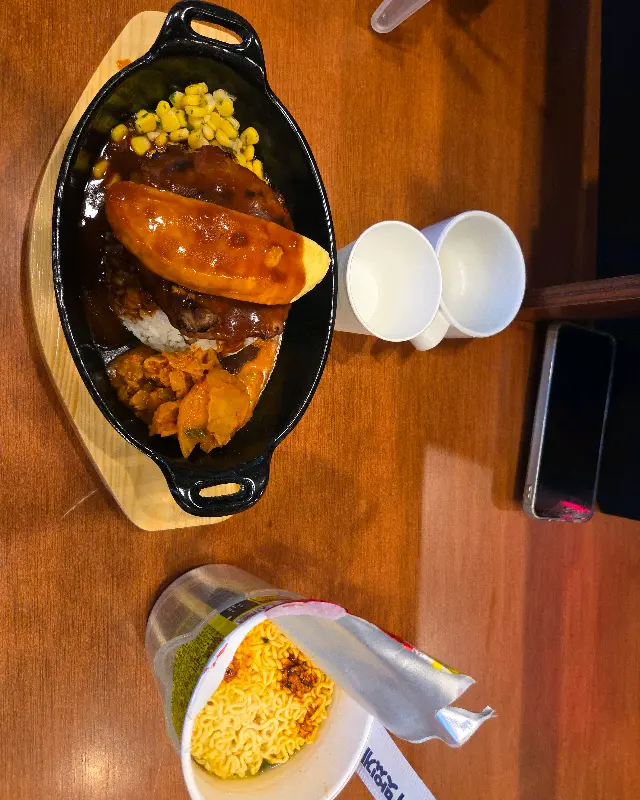 스테이크와 소세지 이미지