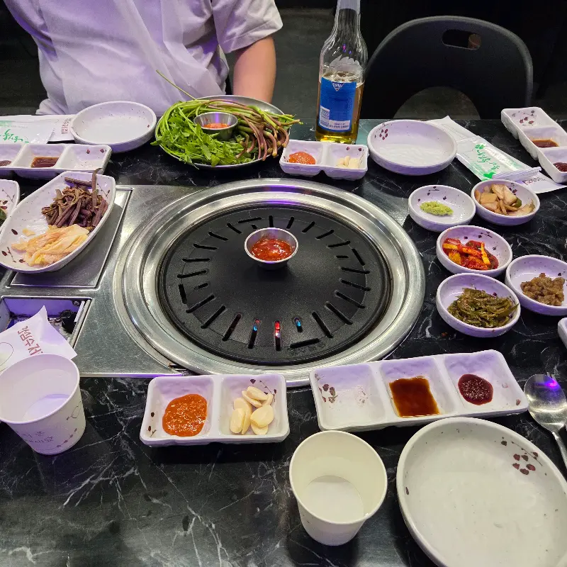 풍성한 테이블 전경