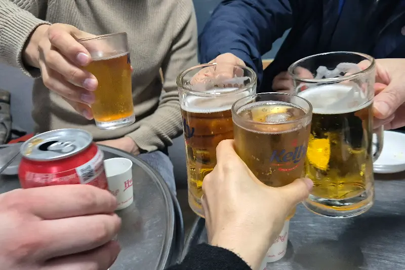 시원한 맥주 한 잔과 함께 즐기는 야구 경기