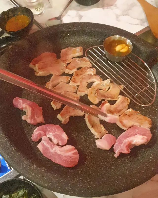 불판 위에서 익어가는 막창