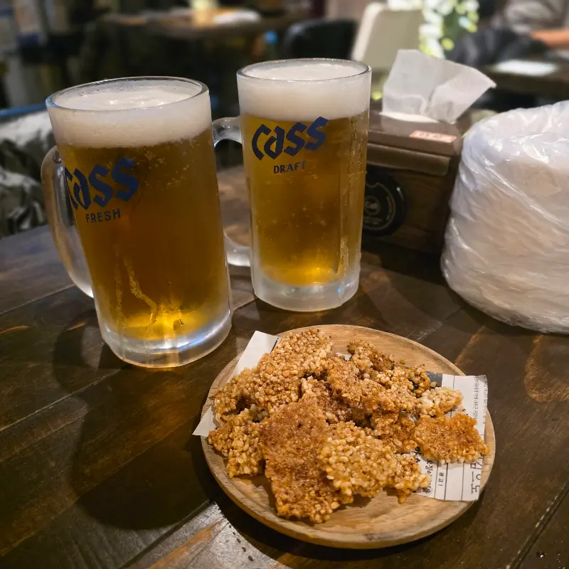 누룽지 튀김과 맥주