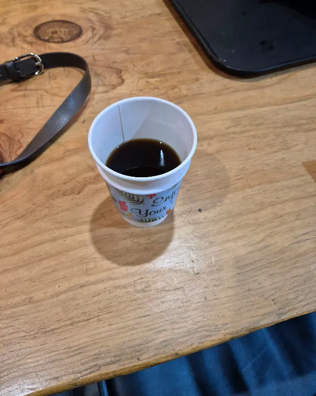 식사 후 즐기는 향긋한 커피 한 잔