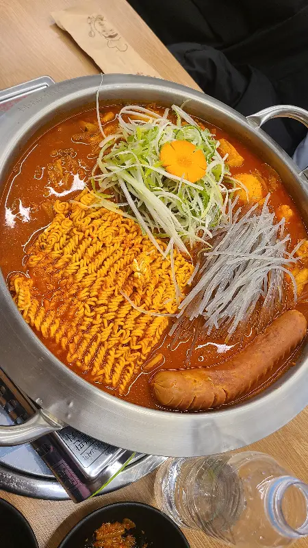 찜닭과 함께 제공되는 순대