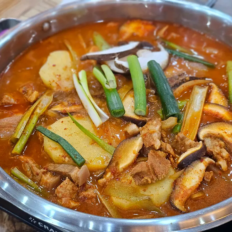 보글보글 끓는 짜글이