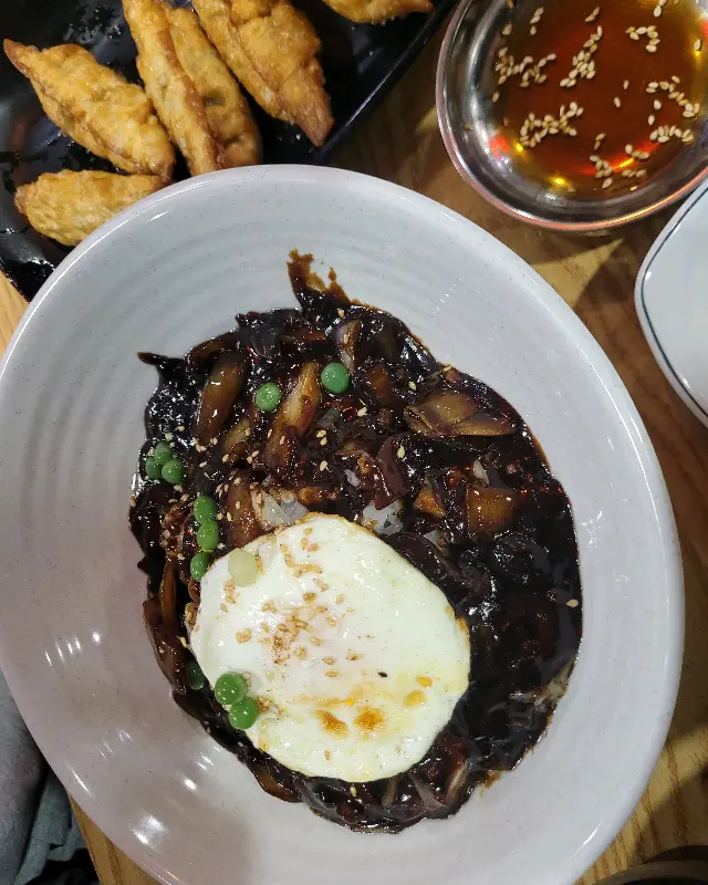 짜장면과 군만두