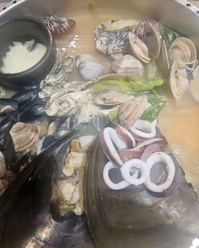 끓고 있는 조개전골