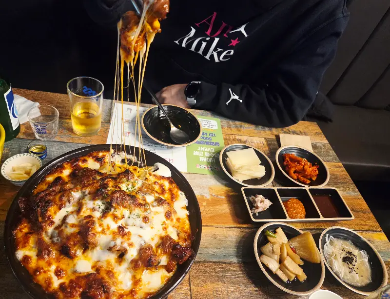 치즈가 듬뿍 올려진 족발