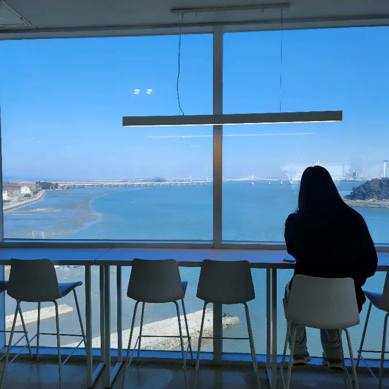 깔끔하고 넓은 브레댄코 내부