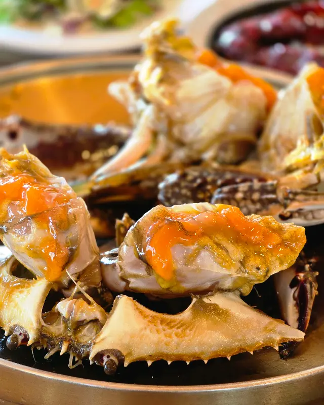 알이 꽉 찬 암꽃게 간장게장