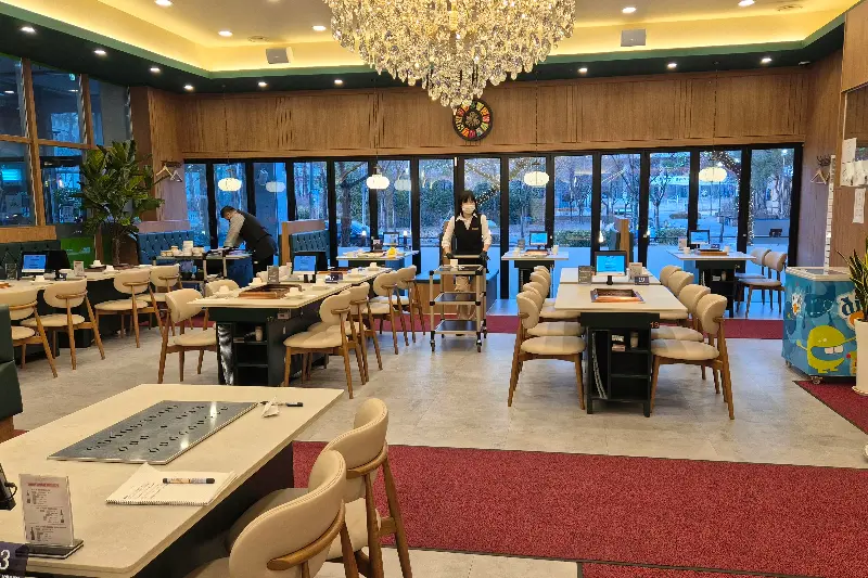 넓고 쾌적한 매장 내부