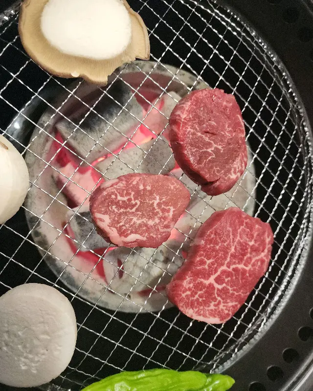 숯불 위에 구워지는 한우