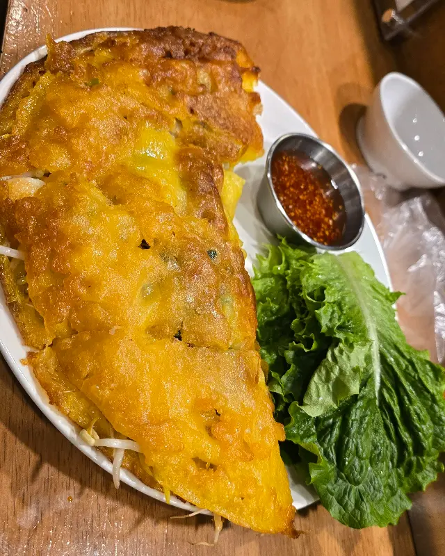 푸짐한 반쎄오 한 상차림