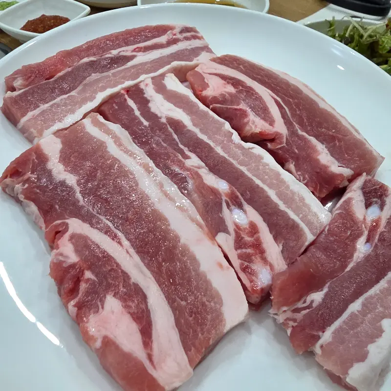 신선한 돼지고기