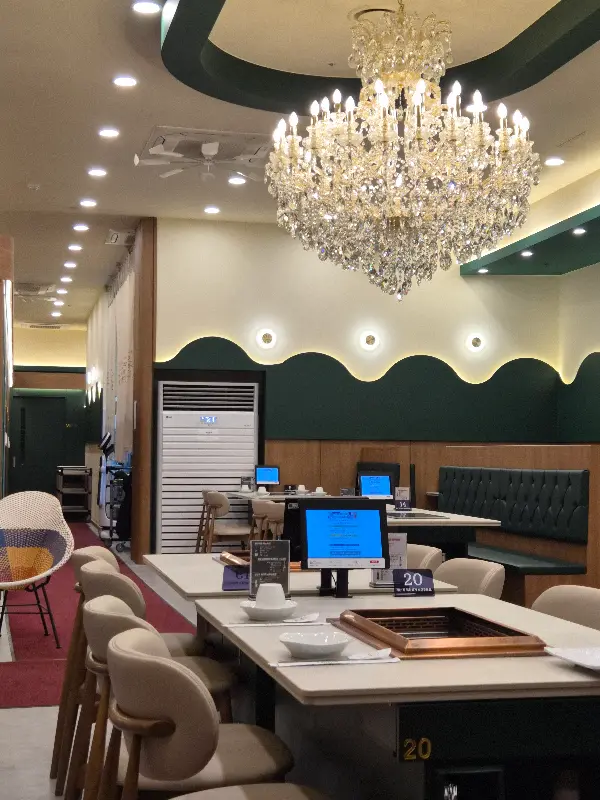 고급스러운 매장 인테리어