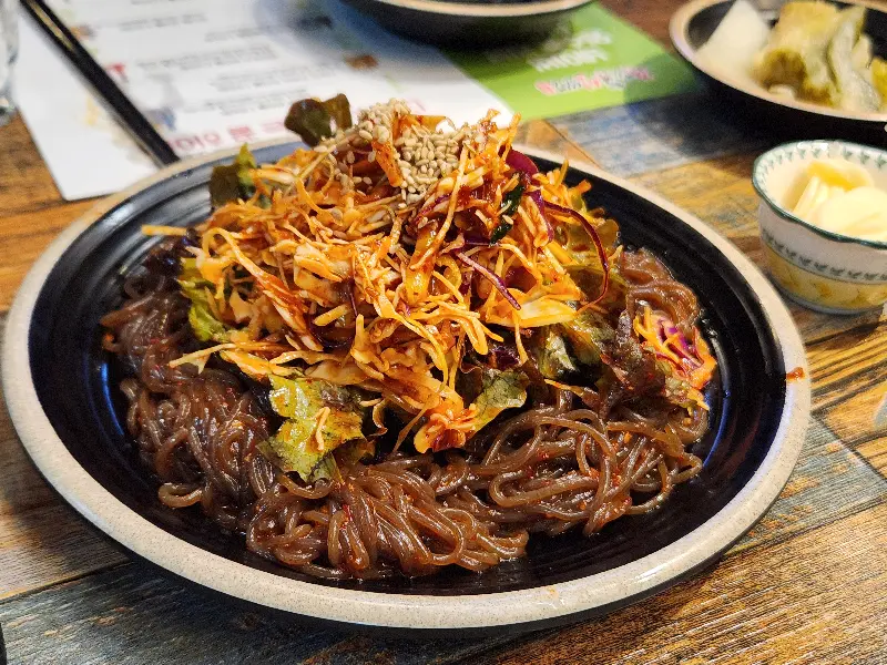 매콤달콤한 막국수