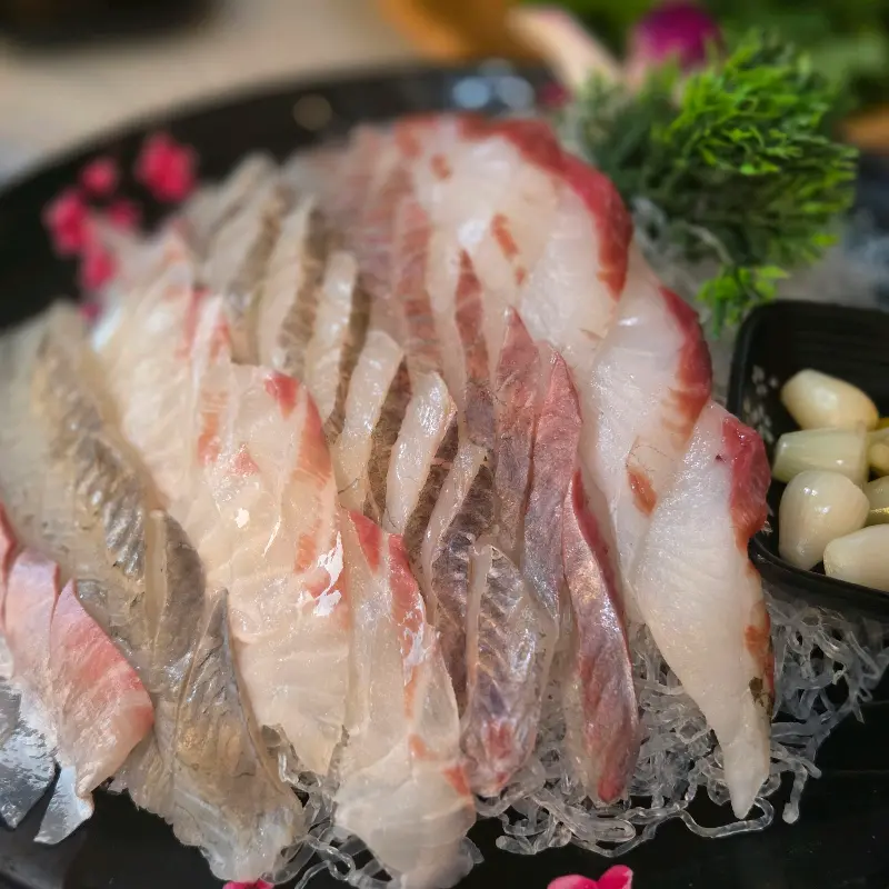 윤기가 흐르는 막회, 보기만 해도 군침이 돈다