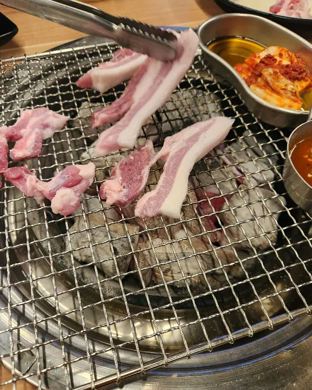 뒷고기를 굽는 모습