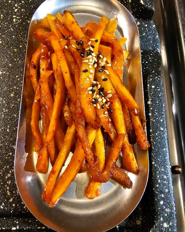 윤기가 흐르는 더덕구이