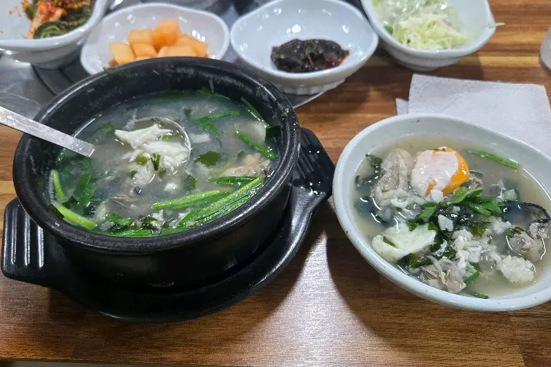 굴국밥과 밑반찬