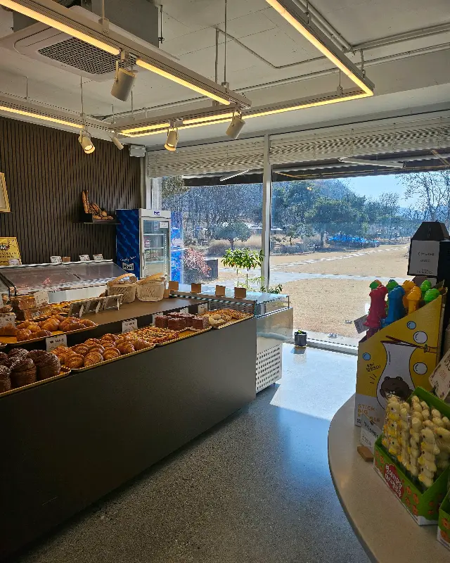 카페 내부 인테리어