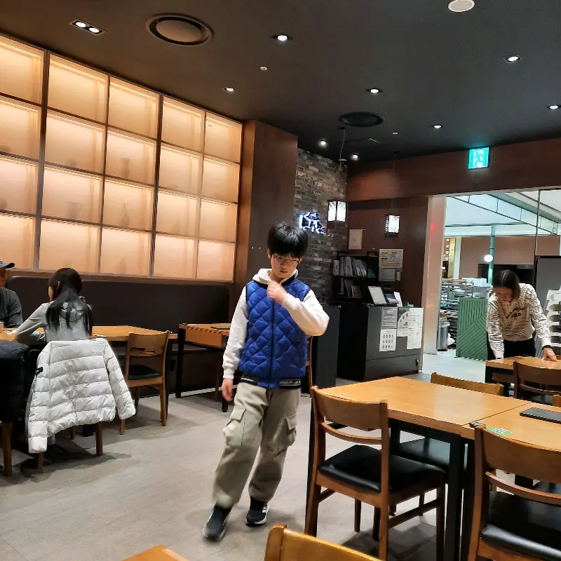 카페 메이븐 내부 인테리어