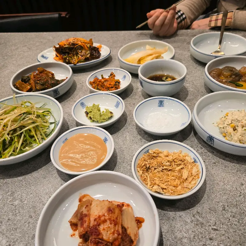 푸짐한 밑반찬 클로즈업