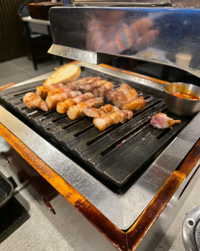 노릇하게 구워진 고기