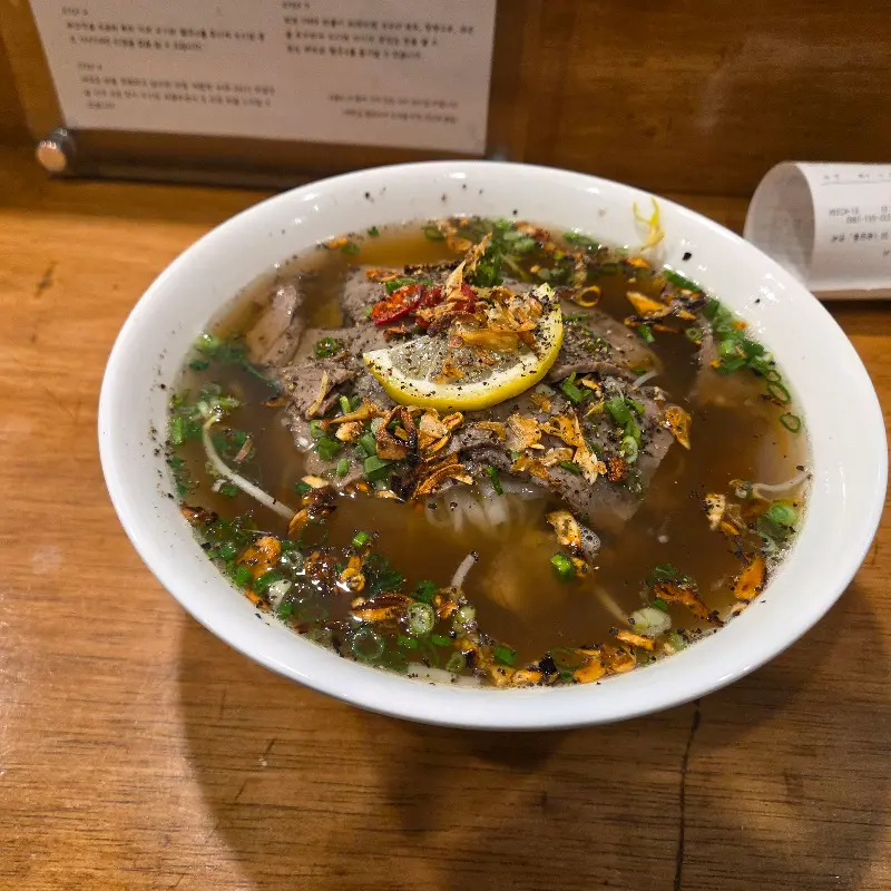 따뜻한 쌀국수 한 그릇