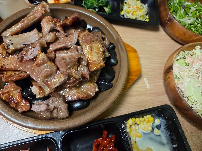 맛있는 숯불돼지갈비