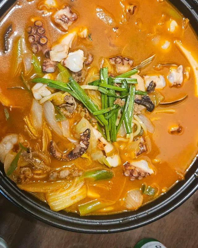 얼큰한 돌문어 짬뽕