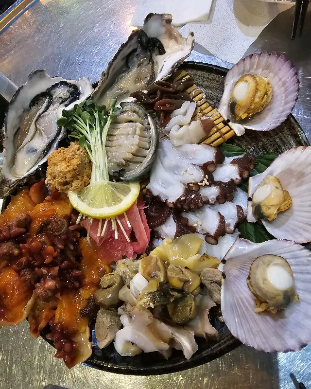 신선한 해산물 모듬 한 상